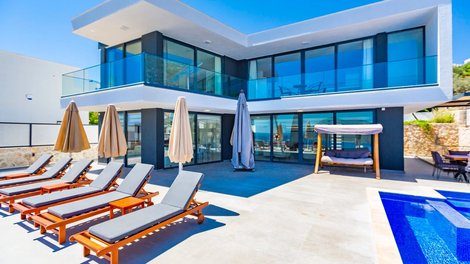 Kalkan’da Merkeze Yakın, Isıtmalı Havuzlu, Jakuzili, Lüks Villa