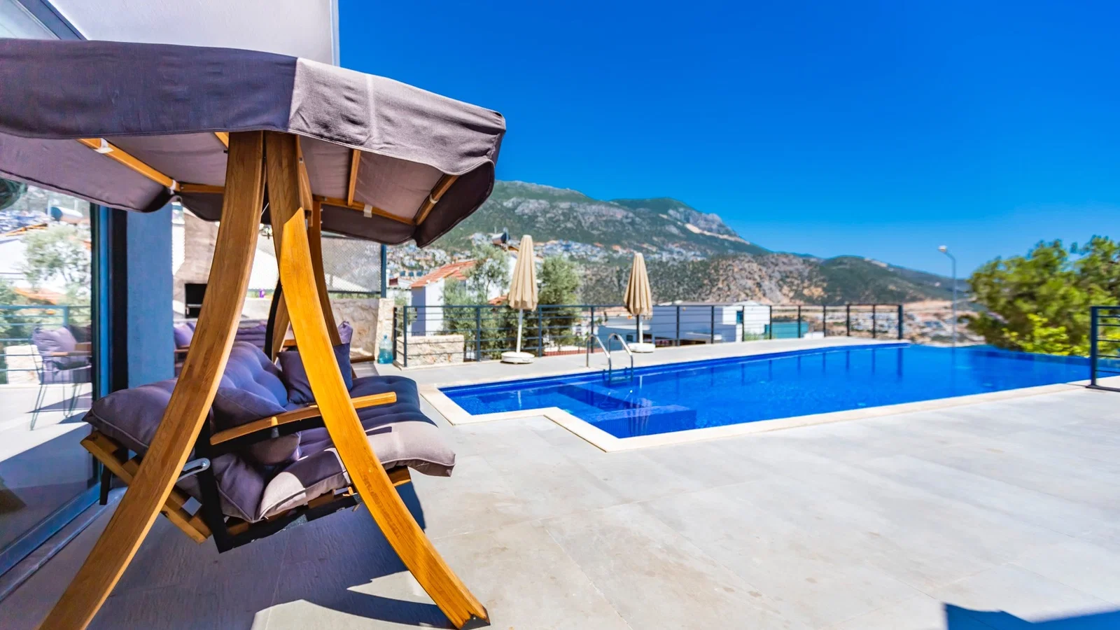 Kalkan’da Merkeze Yakın, Isıtmalı Havuzlu, Jakuzili, Lüks Villa