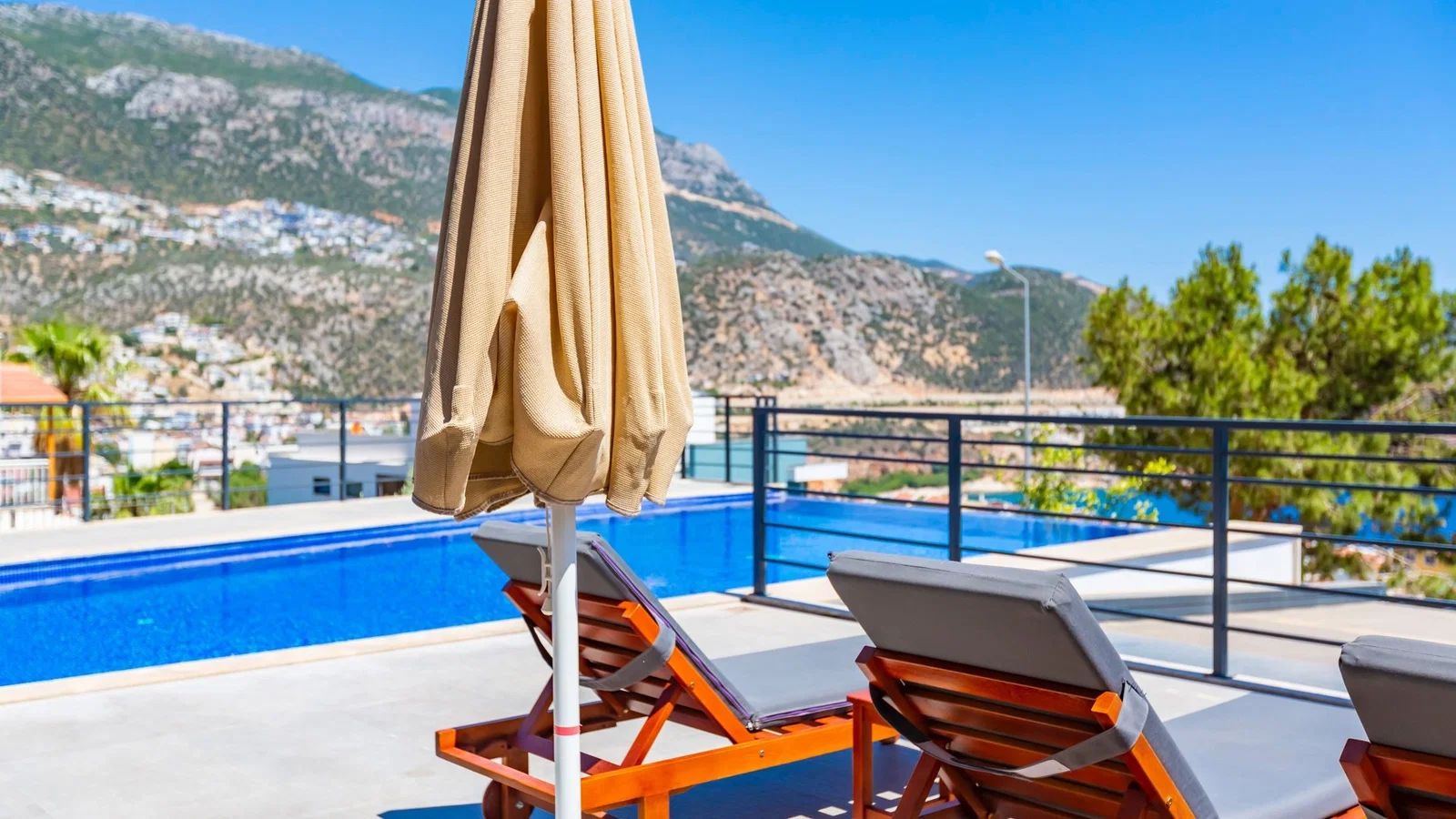 Kalkan’da Merkeze Yakın, Isıtmalı Havuzlu, Jakuzili, Lüks Villa