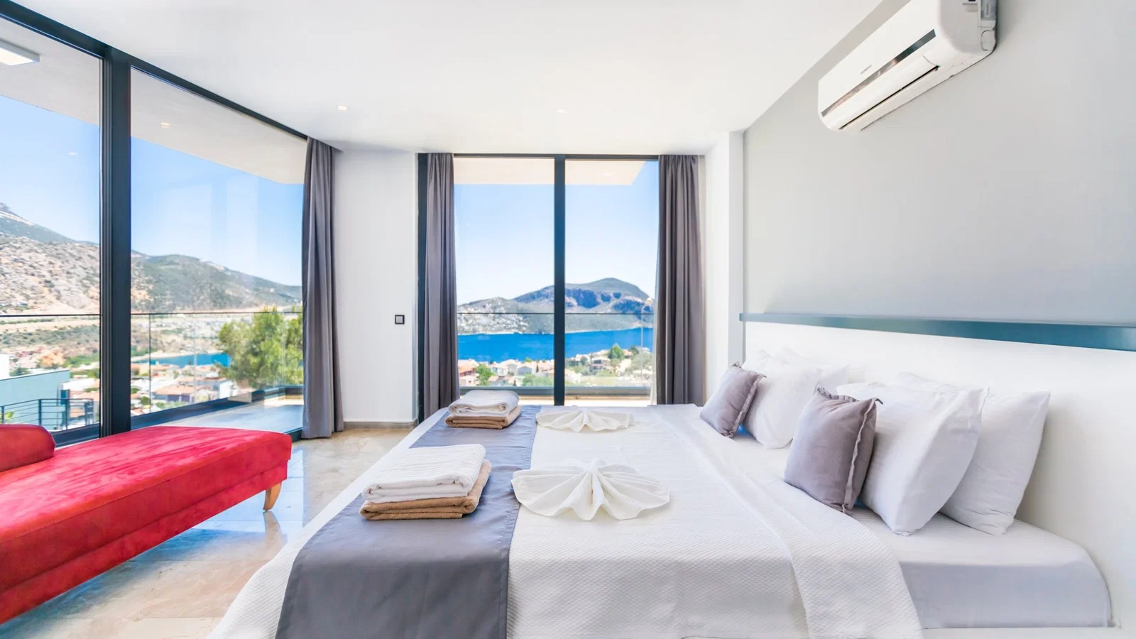 Kalkan’da Merkeze Yakın, Isıtmalı Havuzlu, Jakuzili, Lüks Villa