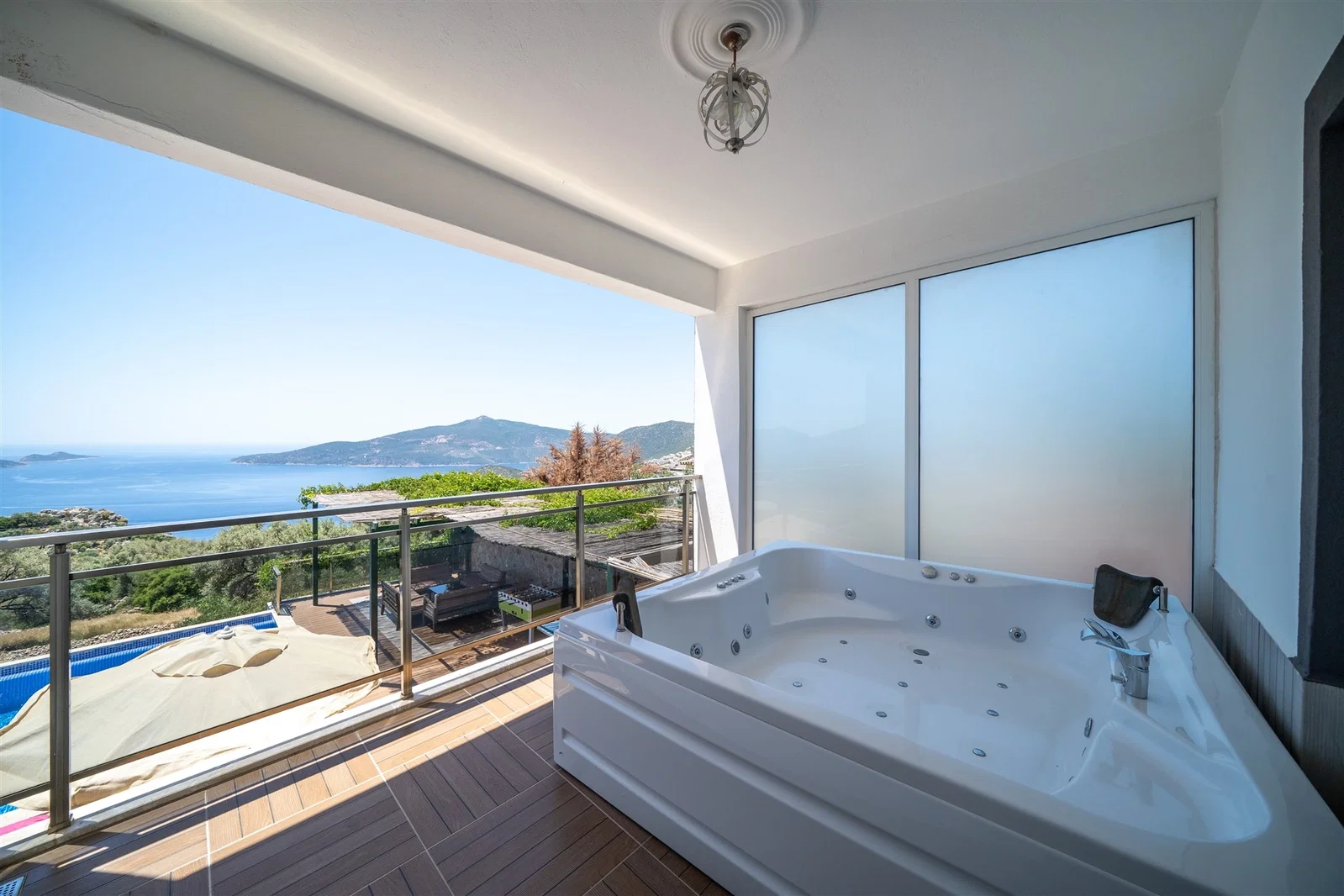 Kalkan’da Deniz Manzaralı, Isıtmalı Havuzlu, 14 Kişilik, Ekonomik Villa