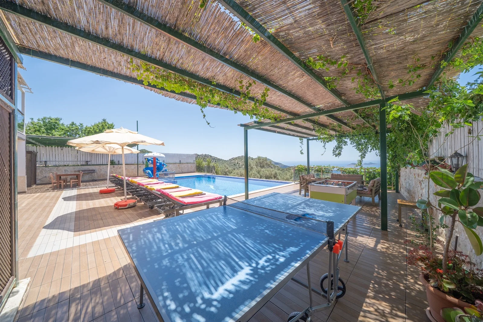 Kalkan’da Deniz Manzaralı, Isıtmalı Havuzlu, 14 Kişilik, Ekonomik Villa