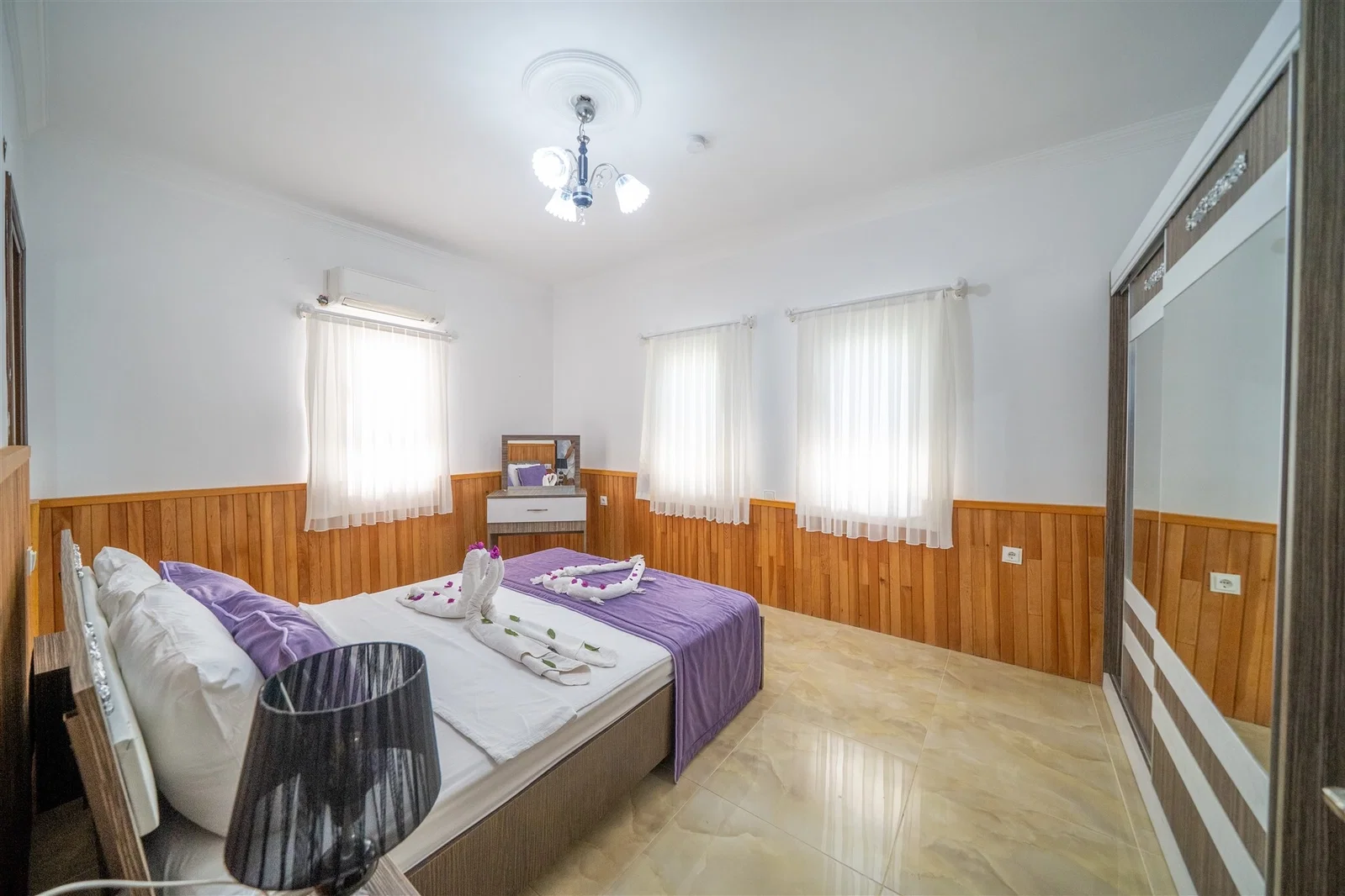Kalkan’da Deniz Manzaralı, Isıtmalı Havuzlu, 14 Kişilik, Ekonomik Villa