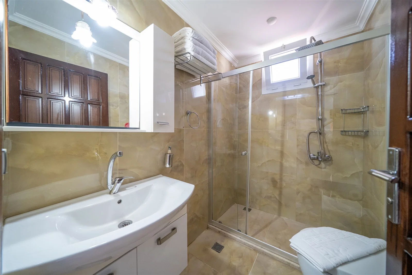 Kalkan’da Deniz Manzaralı, Isıtmalı Havuzlu, 14 Kişilik, Ekonomik Villa