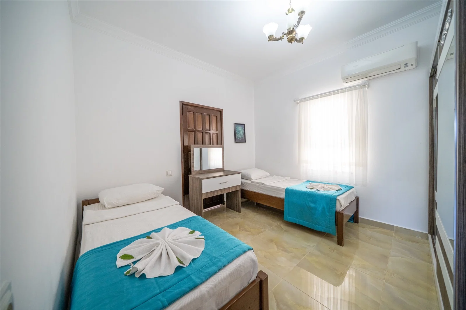 Kalkan’da Deniz Manzaralı, Isıtmalı Havuzlu, 14 Kişilik, Ekonomik Villa