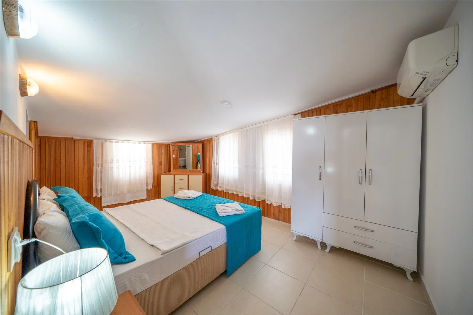 Kalkan’da Deniz Manzaralı, Isıtmalı Havuzlu, 14 Kişilik, Ekonomik Villa