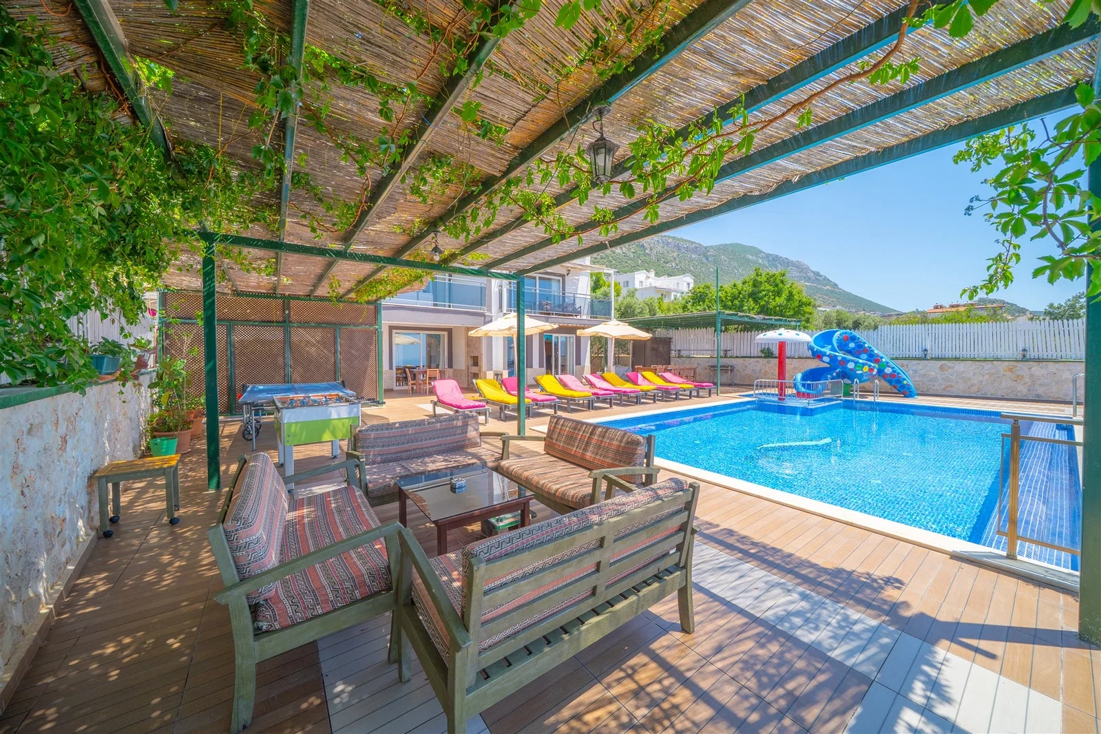 Kalkan’da Deniz Manzaralı, Isıtmalı Havuzlu, 14 Kişilik, Ekonomik Villa