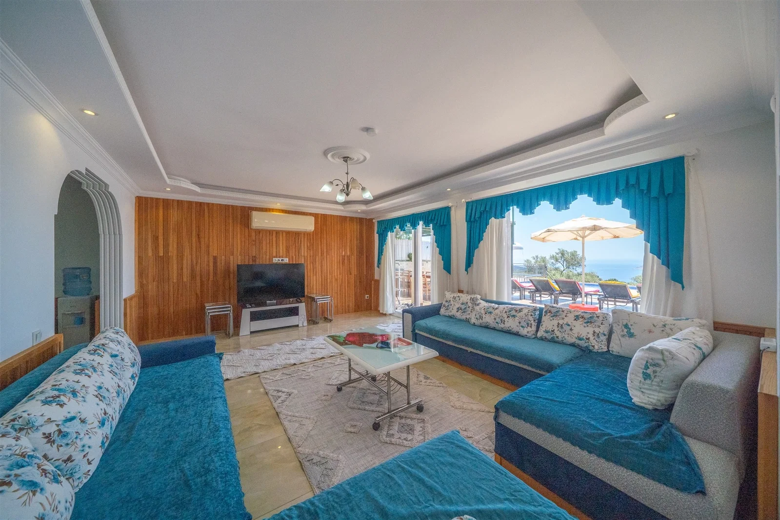 Kalkan’da Deniz Manzaralı, Isıtmalı Havuzlu, 14 Kişilik, Ekonomik Villa