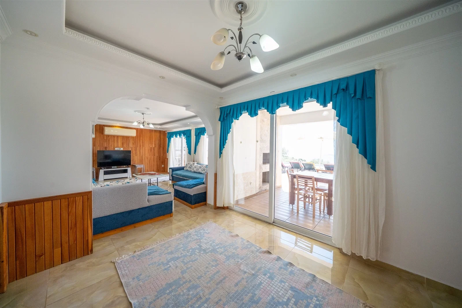 Kalkan’da Deniz Manzaralı, Isıtmalı Havuzlu, 14 Kişilik, Ekonomik Villa