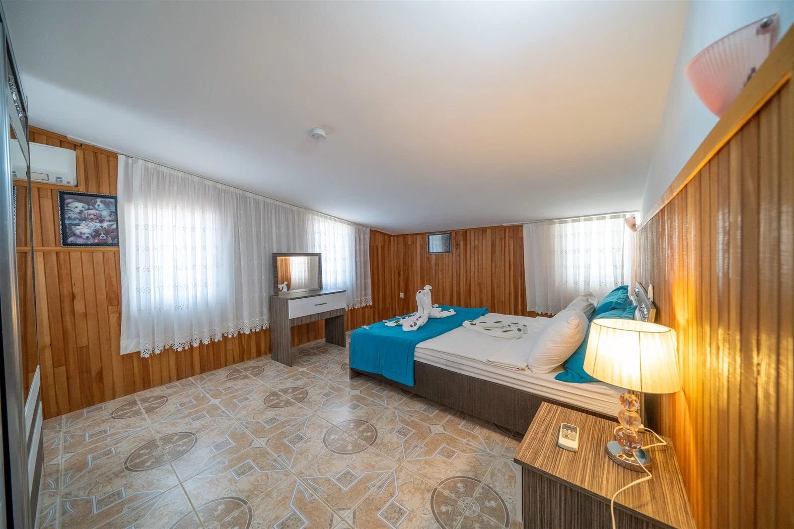 Kalkan’da Deniz Manzaralı, Isıtmalı Havuzlu, 14 Kişilik, Ekonomik Villa