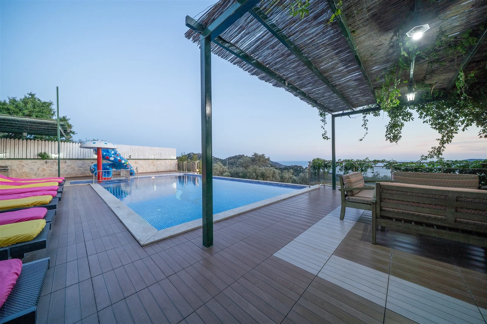 Kalkan’da Deniz Manzaralı, Isıtmalı Havuzlu, 14 Kişilik, Ekonomik Villa