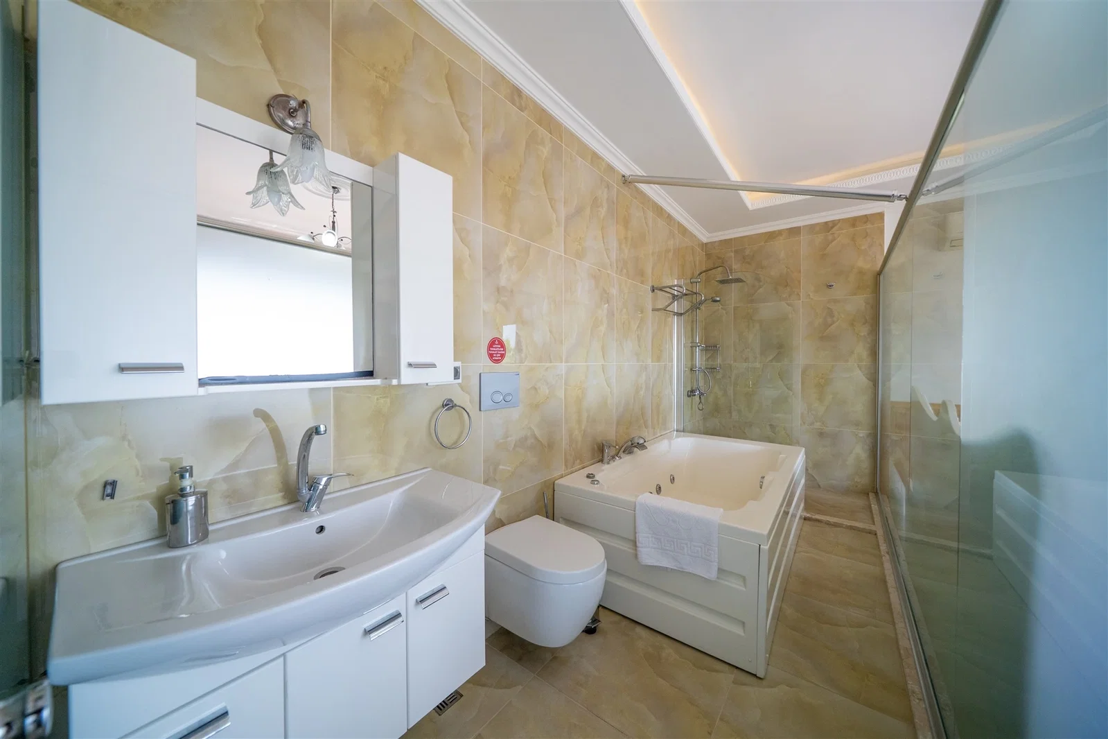 Kalkan’da Deniz Manzaralı, Isıtmalı Havuzlu, 14 Kişilik, Ekonomik Villa