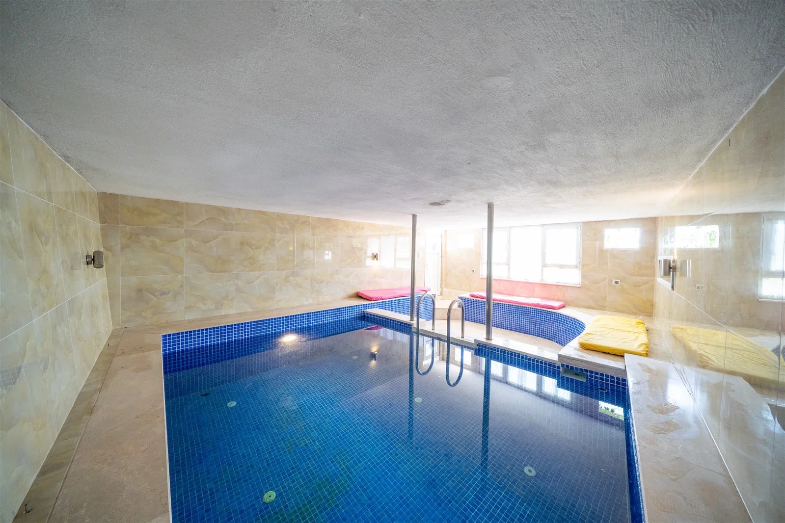 Kalkan’da Deniz Manzaralı, Isıtmalı Havuzlu, 14 Kişilik, Ekonomik Villa