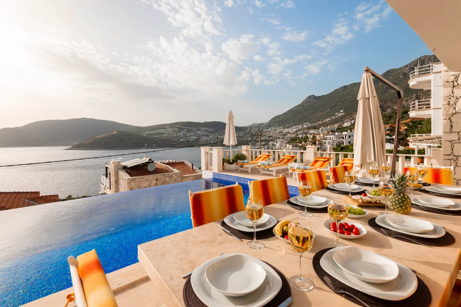 Kalkan’da Deniz Manzaralı, Isıtmalı Havuzlu, 7 Yatak Odalı, Lüks Villa