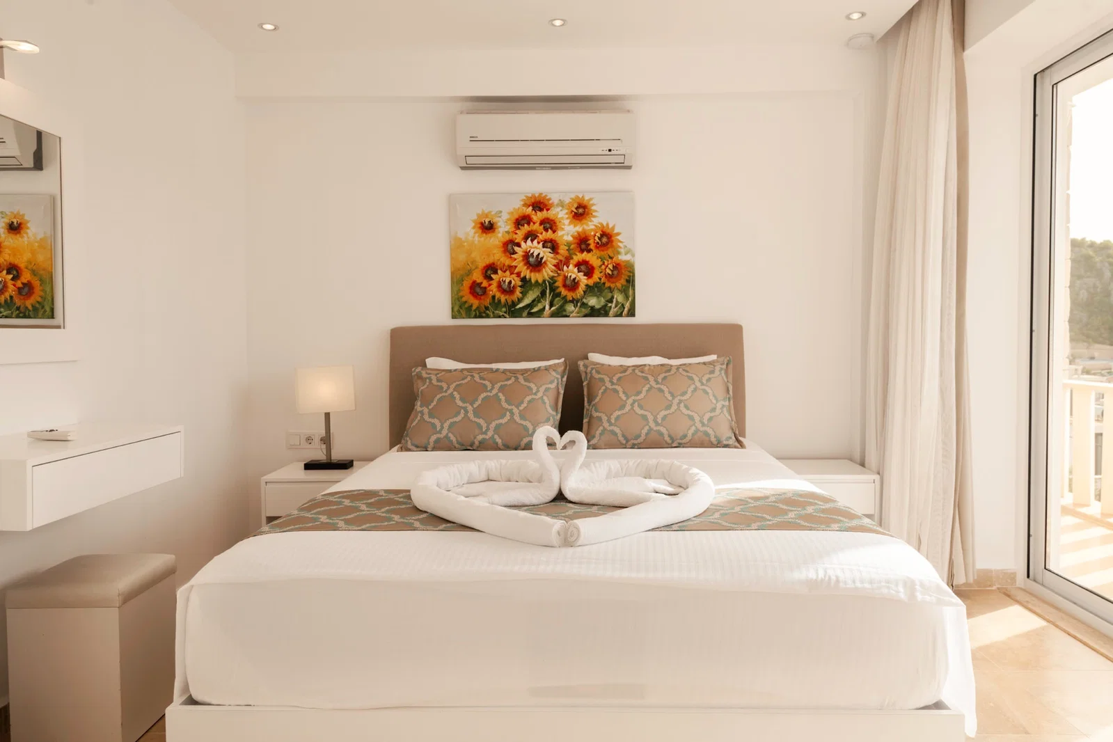 Kalkan’da Deniz Manzaralı, Isıtmalı Havuzlu, 7 Yatak Odalı, Lüks Villa