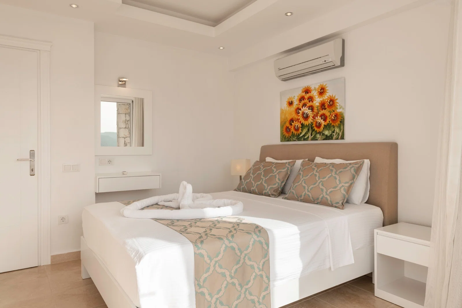 Kalkan’da Deniz Manzaralı, Isıtmalı Havuzlu, 7 Yatak Odalı, Lüks Villa