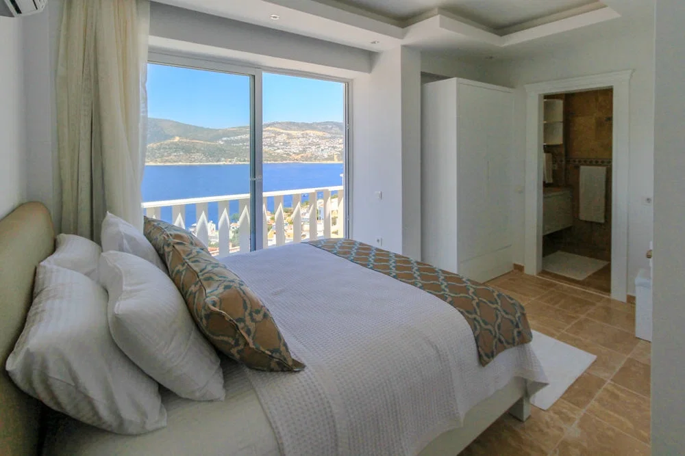Kalkan’da Deniz Manzaralı, Isıtmalı Havuzlu, 7 Yatak Odalı, Lüks Villa