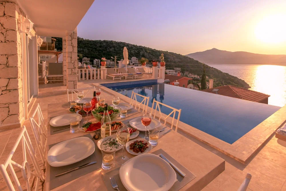 Kalkan’da Deniz Manzaralı, Isıtmalı Havuzlu, 7 Yatak Odalı, Lüks Villa