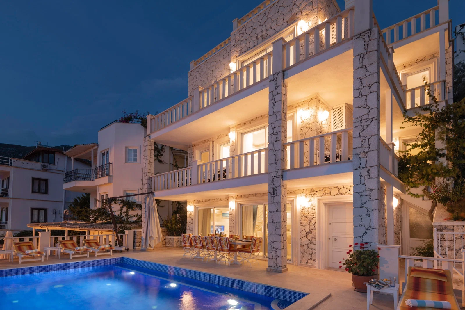Kalkan’da Deniz Manzaralı, Isıtmalı Havuzlu, 7 Yatak Odalı, Lüks Villa