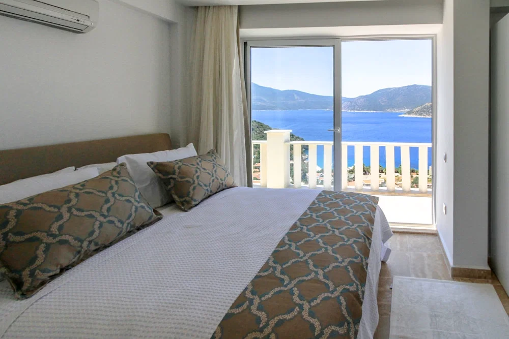 Kalkan’da Deniz Manzaralı, Isıtmalı Havuzlu, 7 Yatak Odalı, Lüks Villa