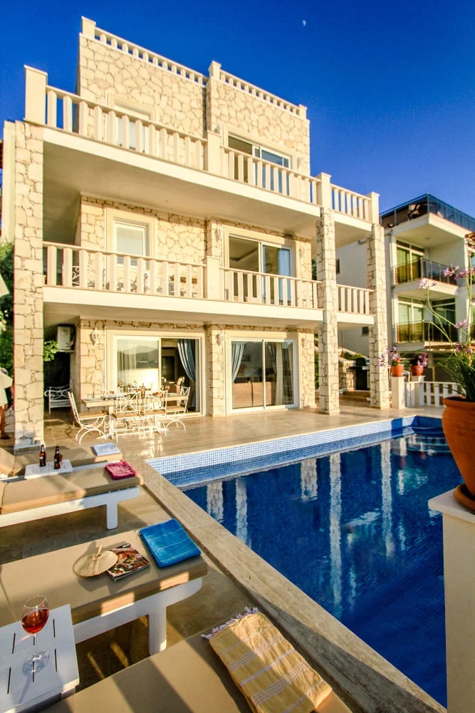 Kalkan’da Deniz Manzaralı, Isıtmalı Havuzlu, 7 Yatak Odalı, Lüks Villa