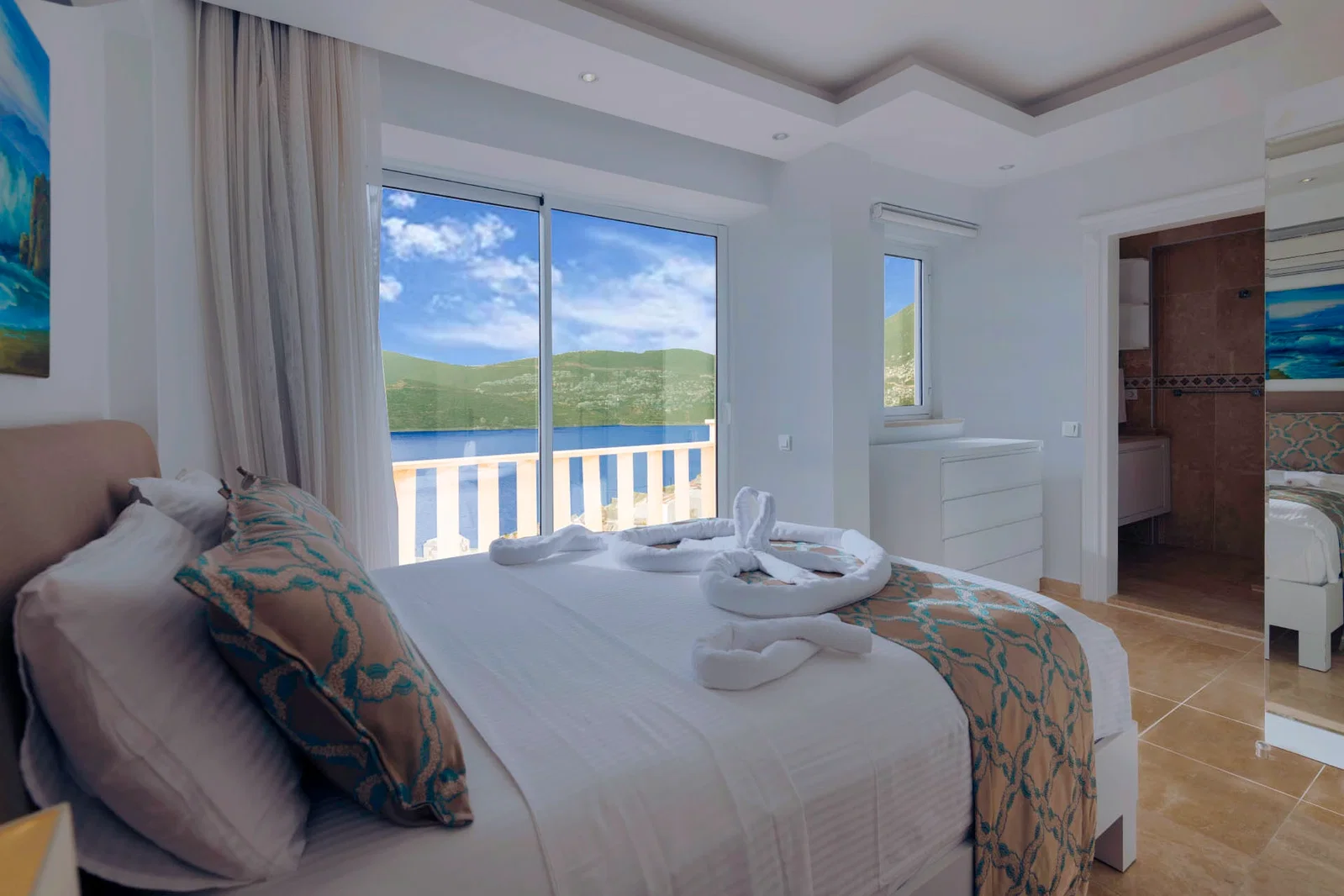 Kalkan’da Deniz Manzaralı, Isıtmalı Havuzlu, 7 Yatak Odalı, Lüks Villa