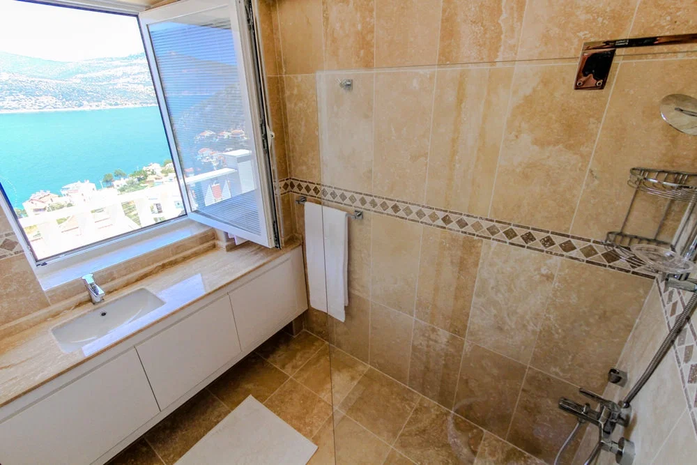 Kalkan’da Deniz Manzaralı, Isıtmalı Havuzlu, 7 Yatak Odalı, Lüks Villa