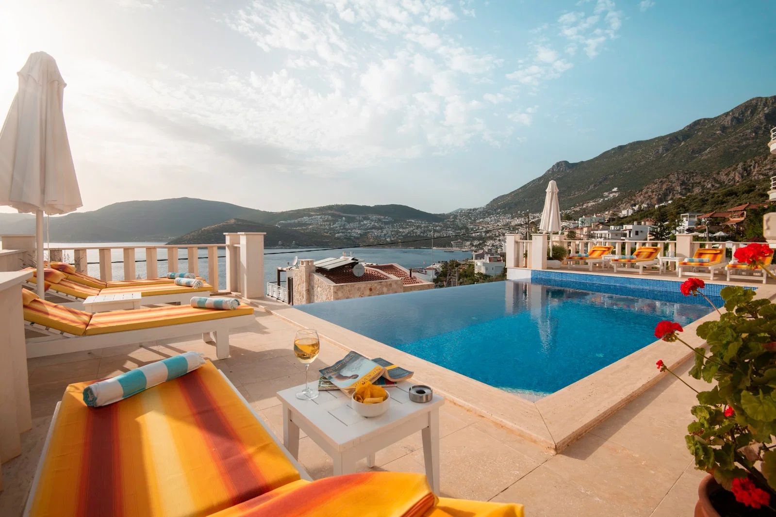 Kalkan’da Deniz Manzaralı, Isıtmalı Havuzlu, 7 Yatak Odalı, Lüks Villa