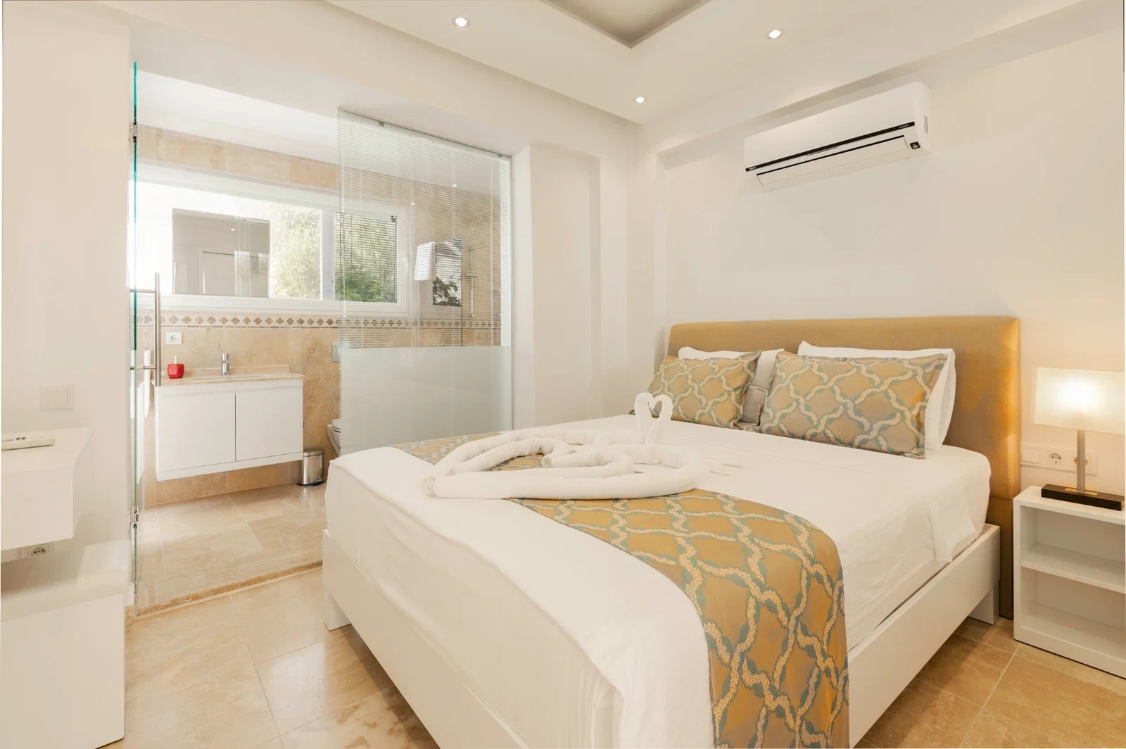 Kalkan’da Deniz Manzaralı, Isıtmalı Havuzlu, 7 Yatak Odalı, Lüks Villa