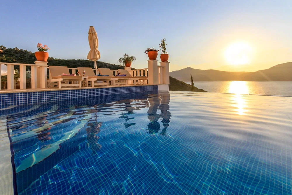 Kalkan’da Deniz Manzaralı, Isıtmalı Havuzlu, 7 Yatak Odalı, Lüks Villa