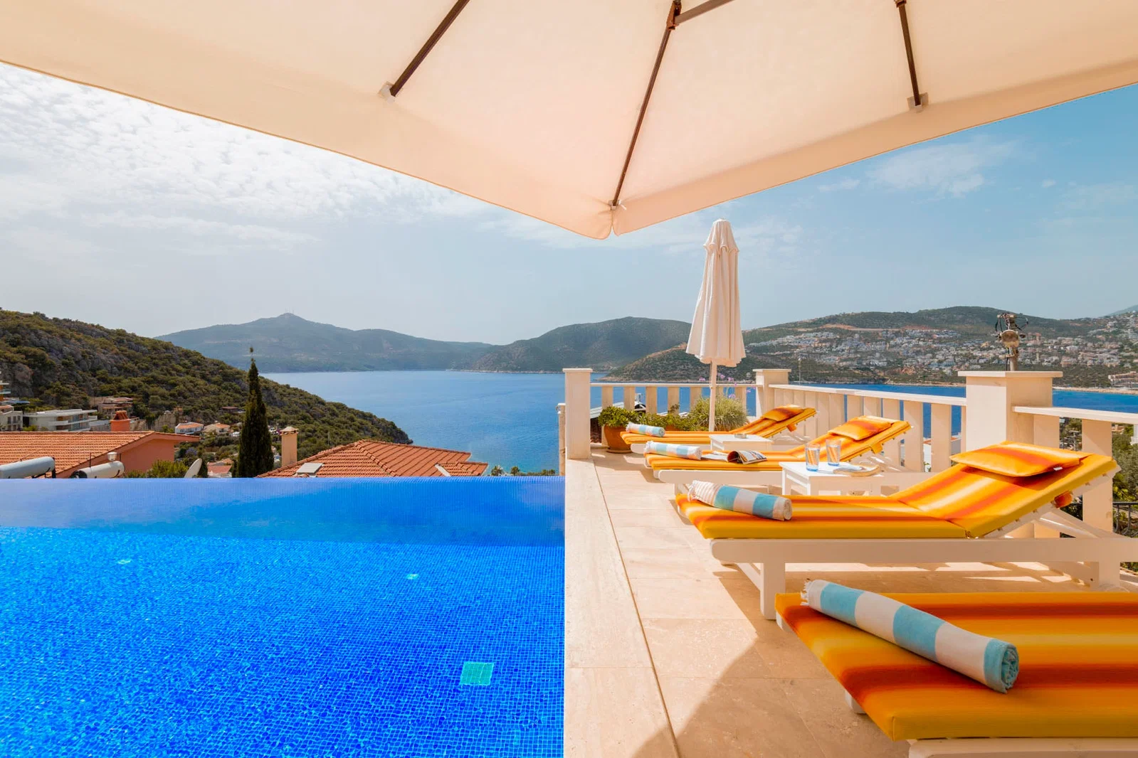 Kalkan’da Deniz Manzaralı, Isıtmalı Havuzlu, 7 Yatak Odalı, Lüks Villa