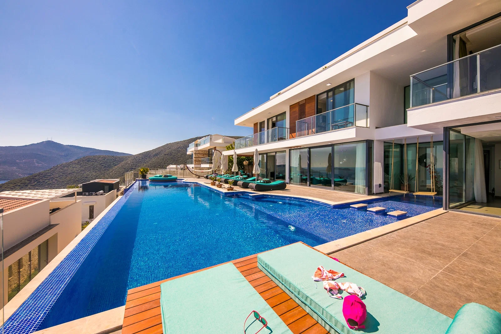 Kalkan’da Merkeze Yakın, Özel Havuzlu, 5 Yatak Odalı, Lüks Villa