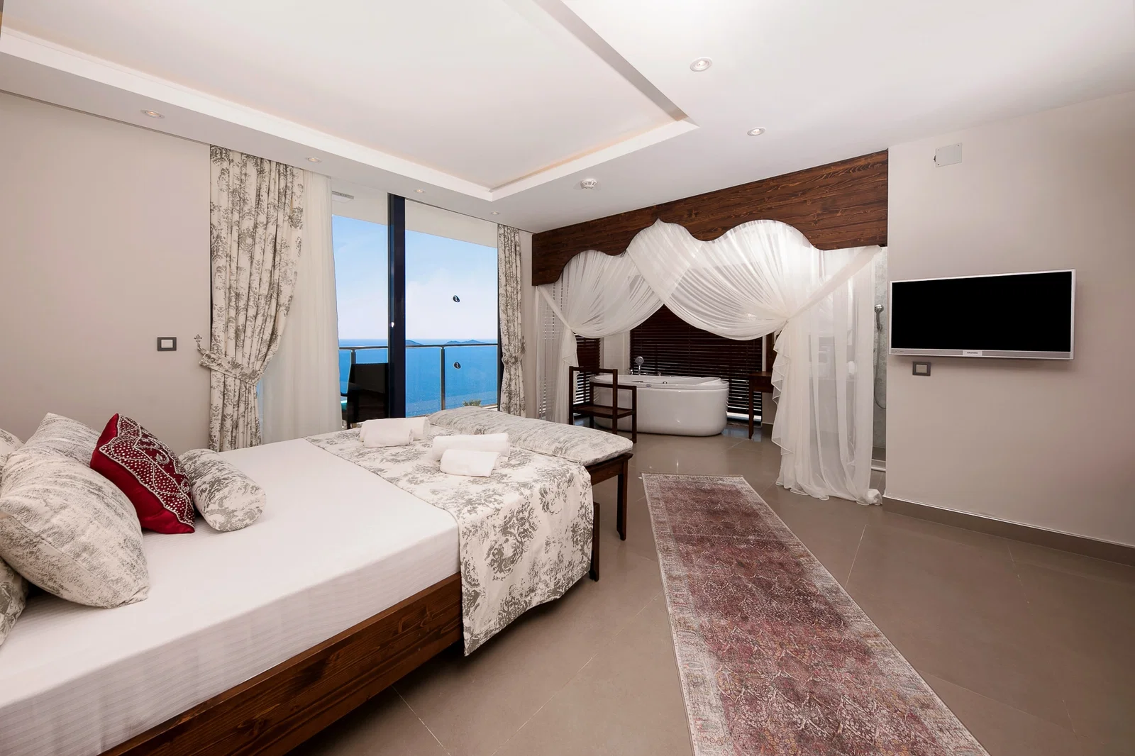 Kalkan’da Merkeze Yakın, Özel Havuzlu, 5 Yatak Odalı, Lüks Villa