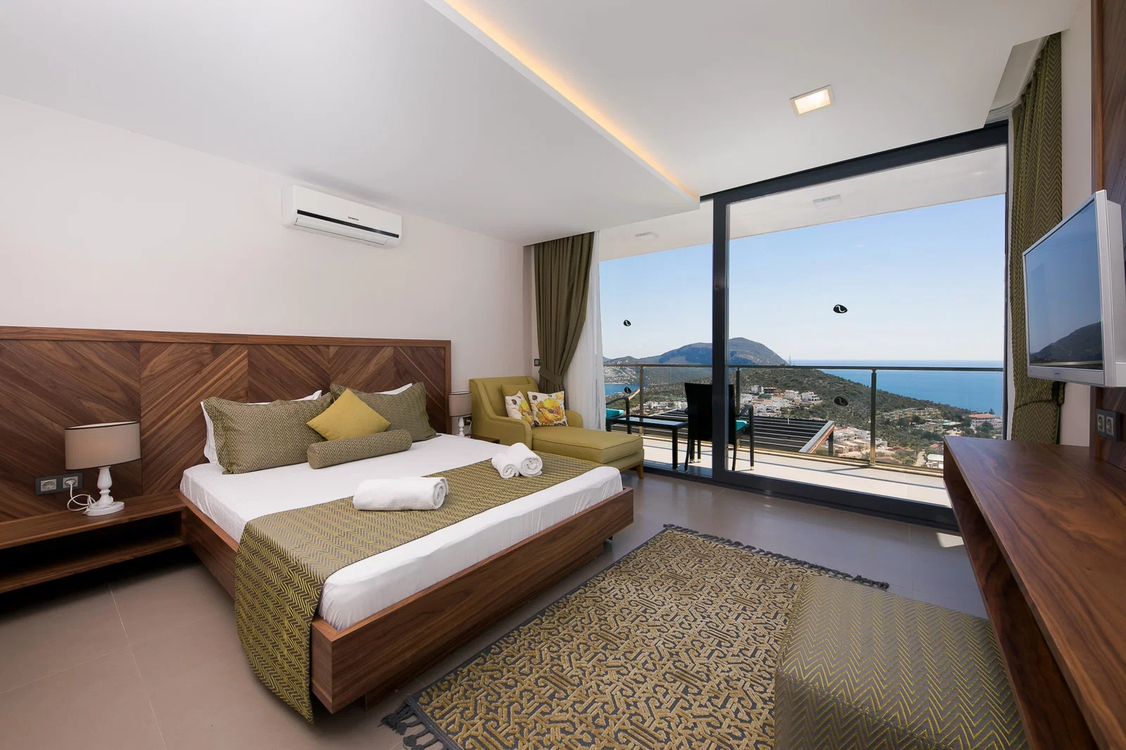 Kalkan’da Merkeze Yakın, Özel Havuzlu, 5 Yatak Odalı, Lüks Villa