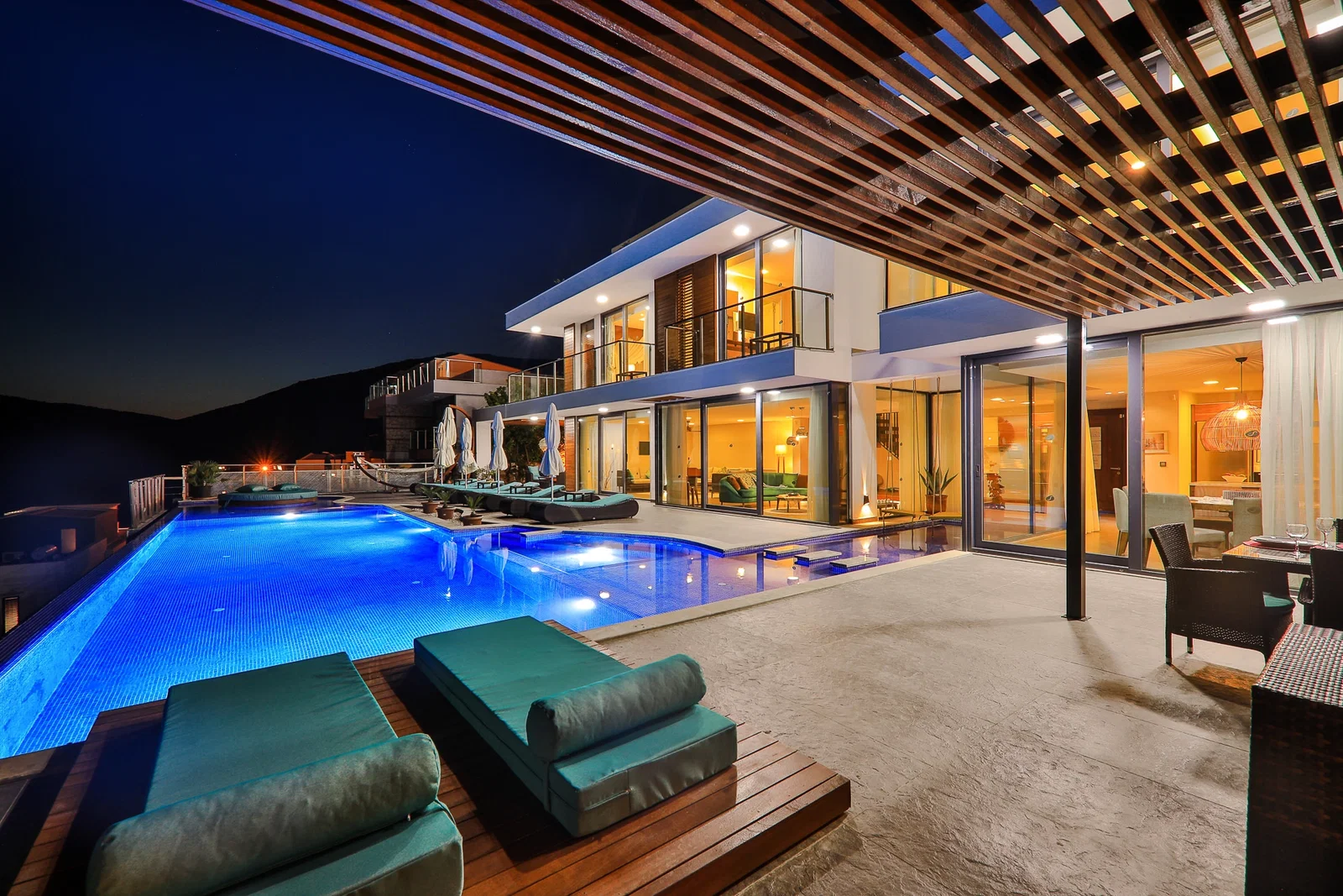 Kalkan’da Merkeze Yakın, Özel Havuzlu, 5 Yatak Odalı, Lüks Villa