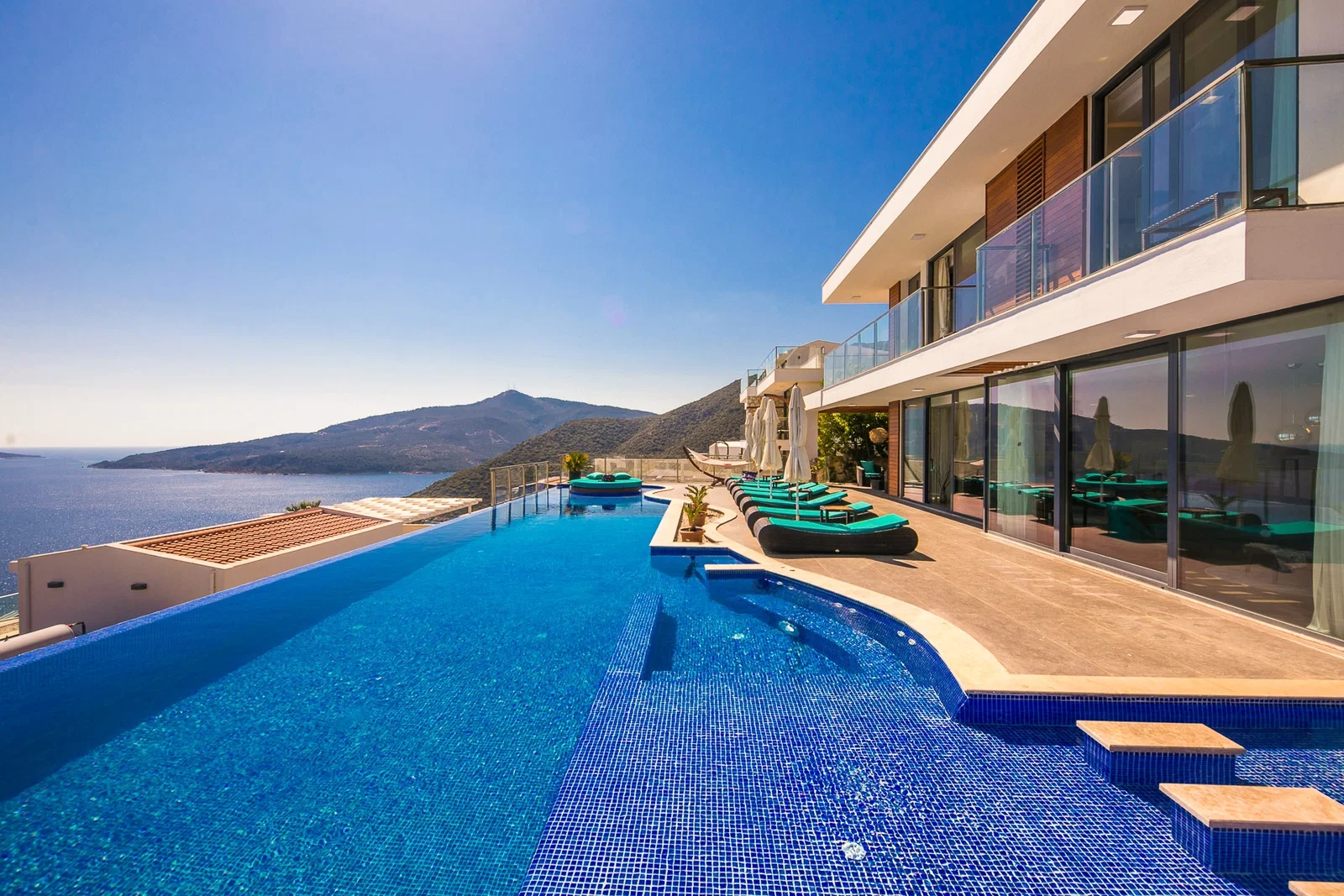 Kalkan’da Merkeze Yakın, Özel Havuzlu, 5 Yatak Odalı, Lüks Villa