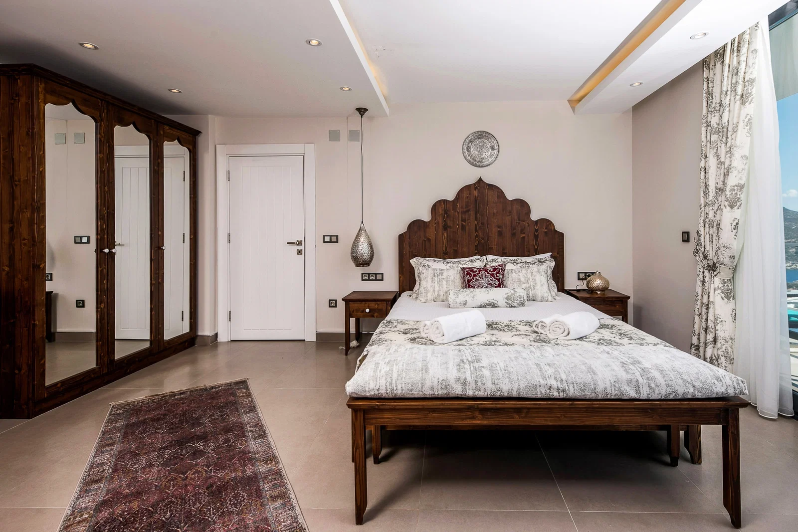 Kalkan’da Merkeze Yakın, Özel Havuzlu, 5 Yatak Odalı, Lüks Villa