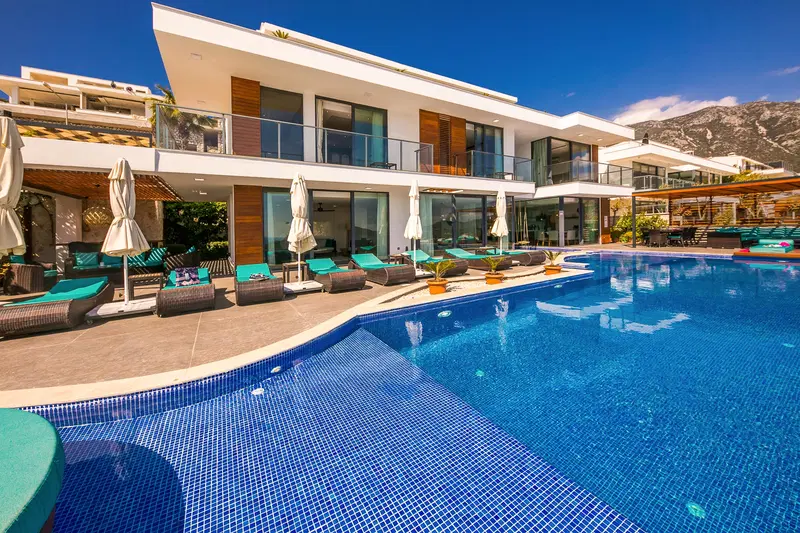 Kalkan’da jakuzili kiralık villa