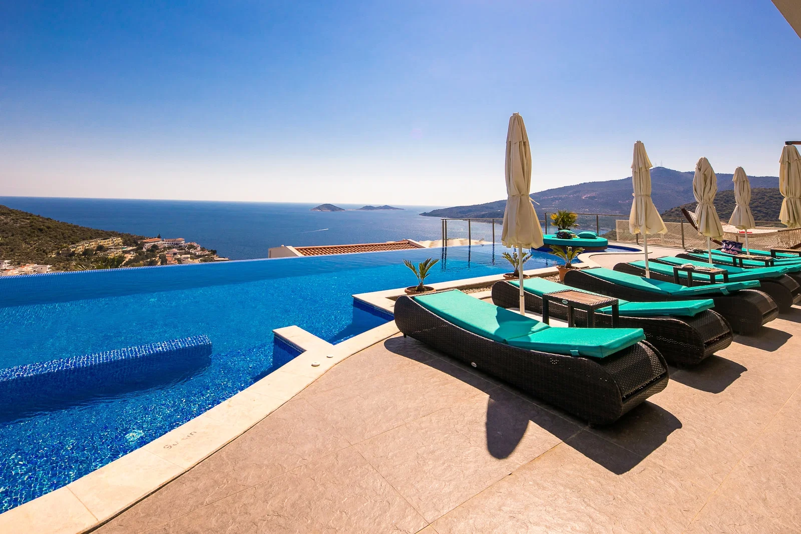 Kalkan’da Merkeze Yakın, Özel Havuzlu, 5 Yatak Odalı, Lüks Villa