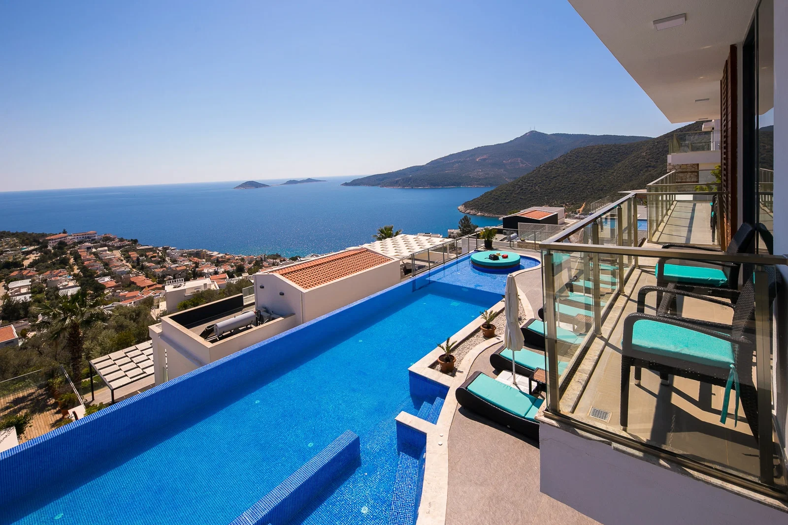 Kalkan’da Merkeze Yakın, Özel Havuzlu, 5 Yatak Odalı, Lüks Villa