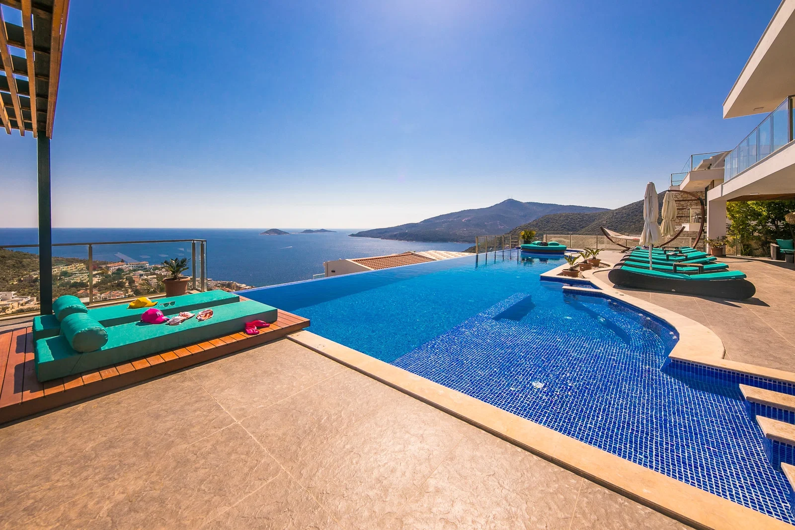 Kalkan’da Merkeze Yakın, Özel Havuzlu, 5 Yatak Odalı, Lüks Villa
