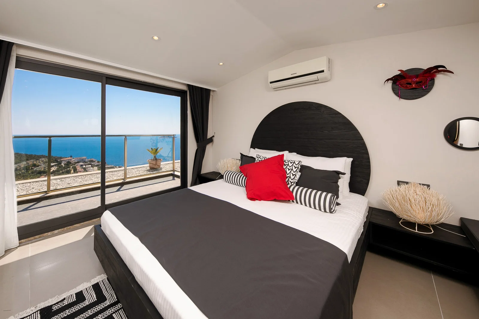 Kalkan’da Merkeze Yakın, Özel Havuzlu, 5 Yatak Odalı, Lüks Villa