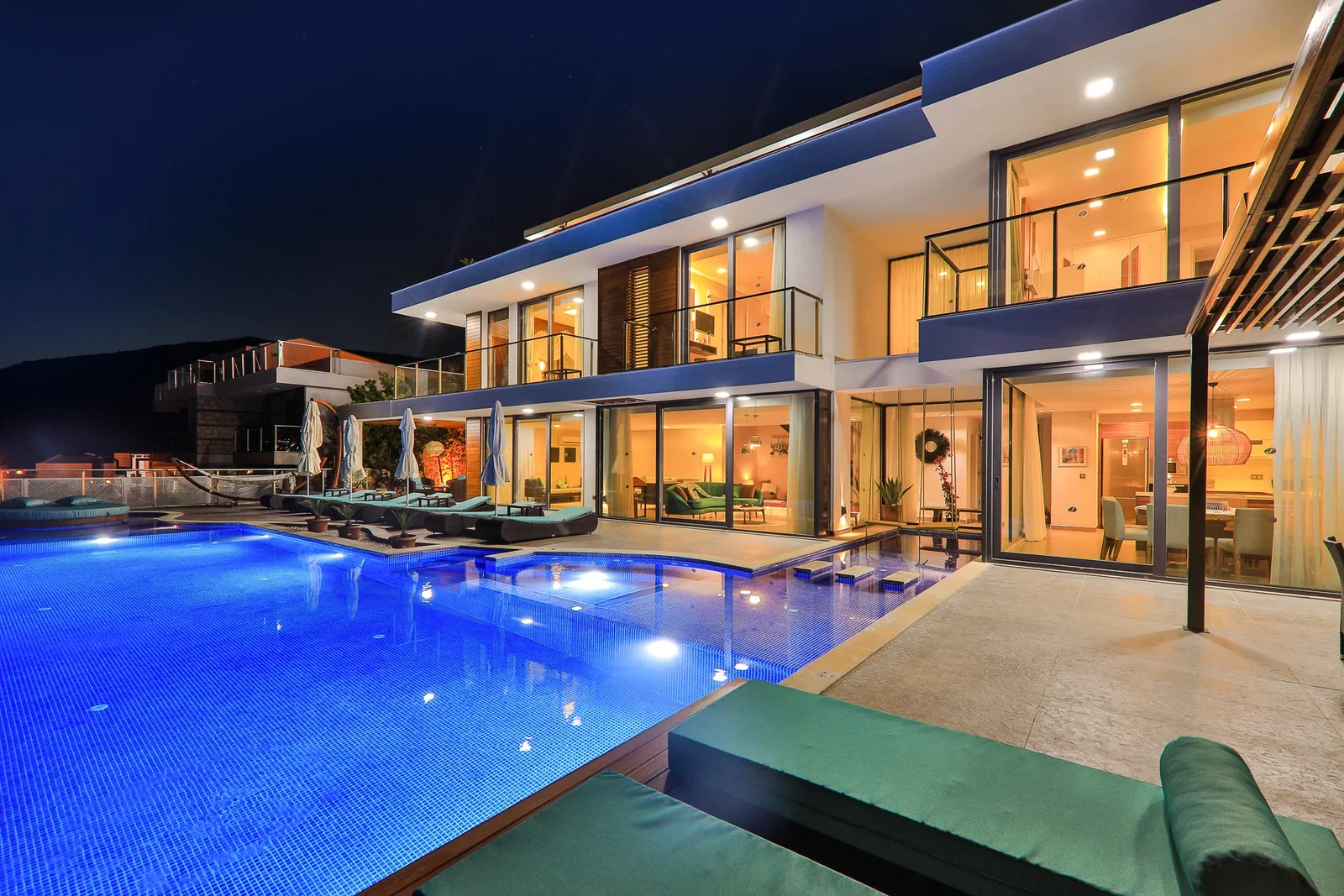 Kalkan’da Merkeze Yakın, Özel Havuzlu, 5 Yatak Odalı, Lüks Villa