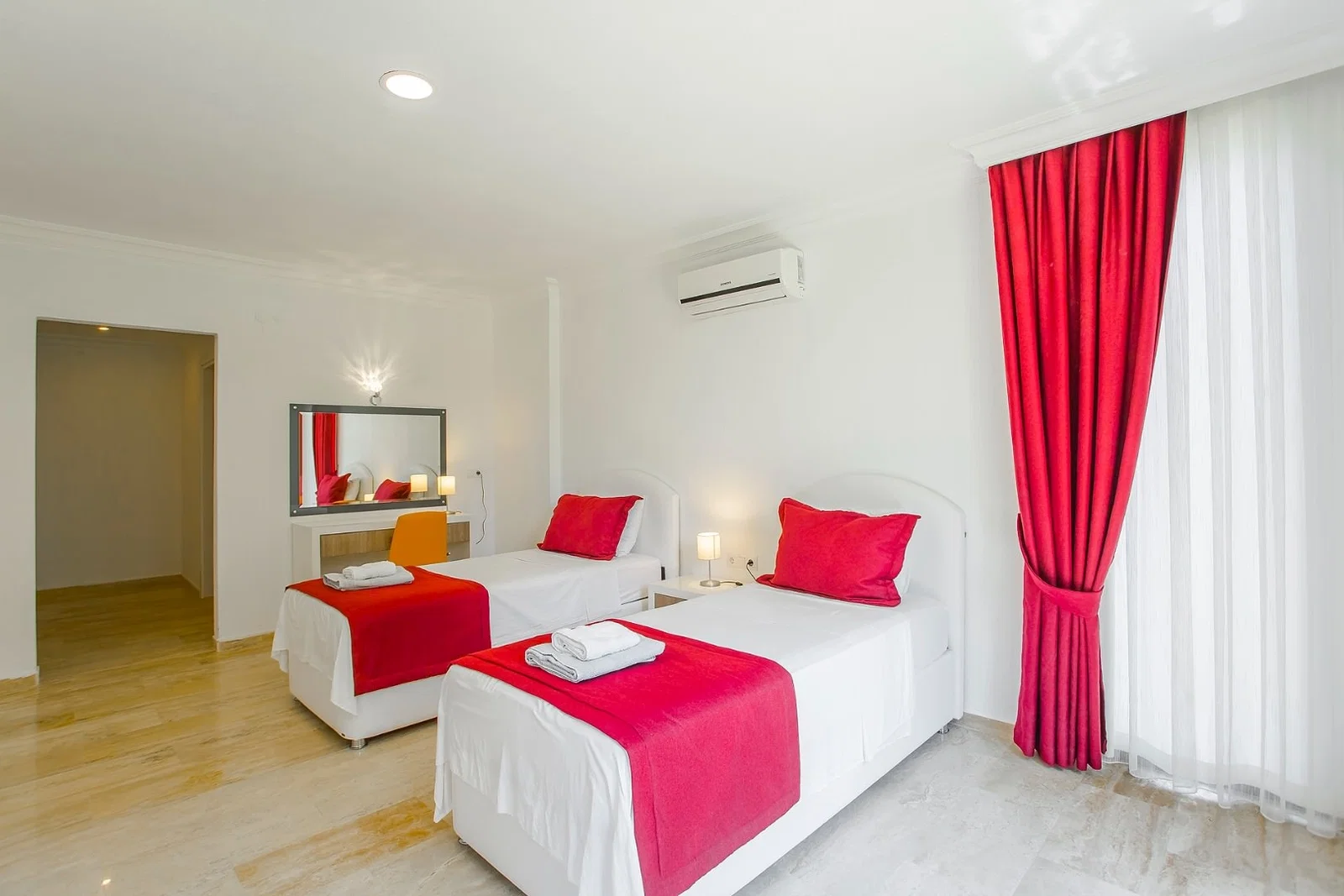 Kalkan’da Deniz Manzaralı, Isıtmalı Havuzlu, 14 Kişilik, Lüks Villa