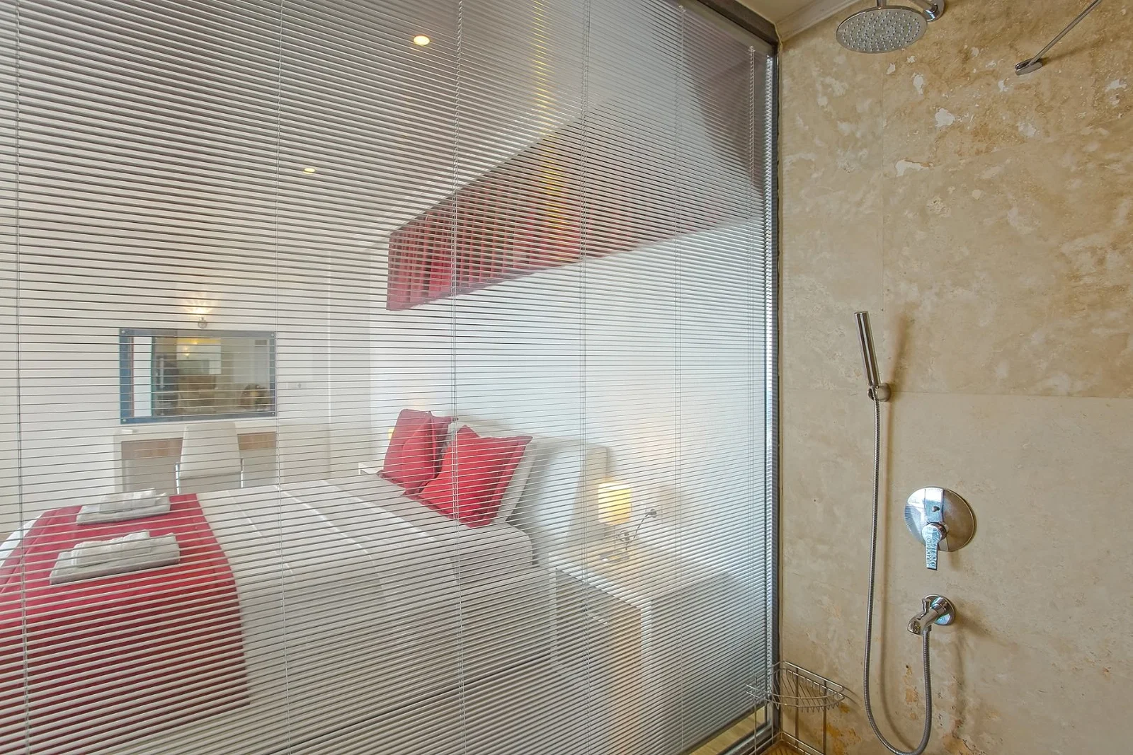 Kalkan’da Deniz Manzaralı, Isıtmalı Havuzlu, 14 Kişilik, Lüks Villa