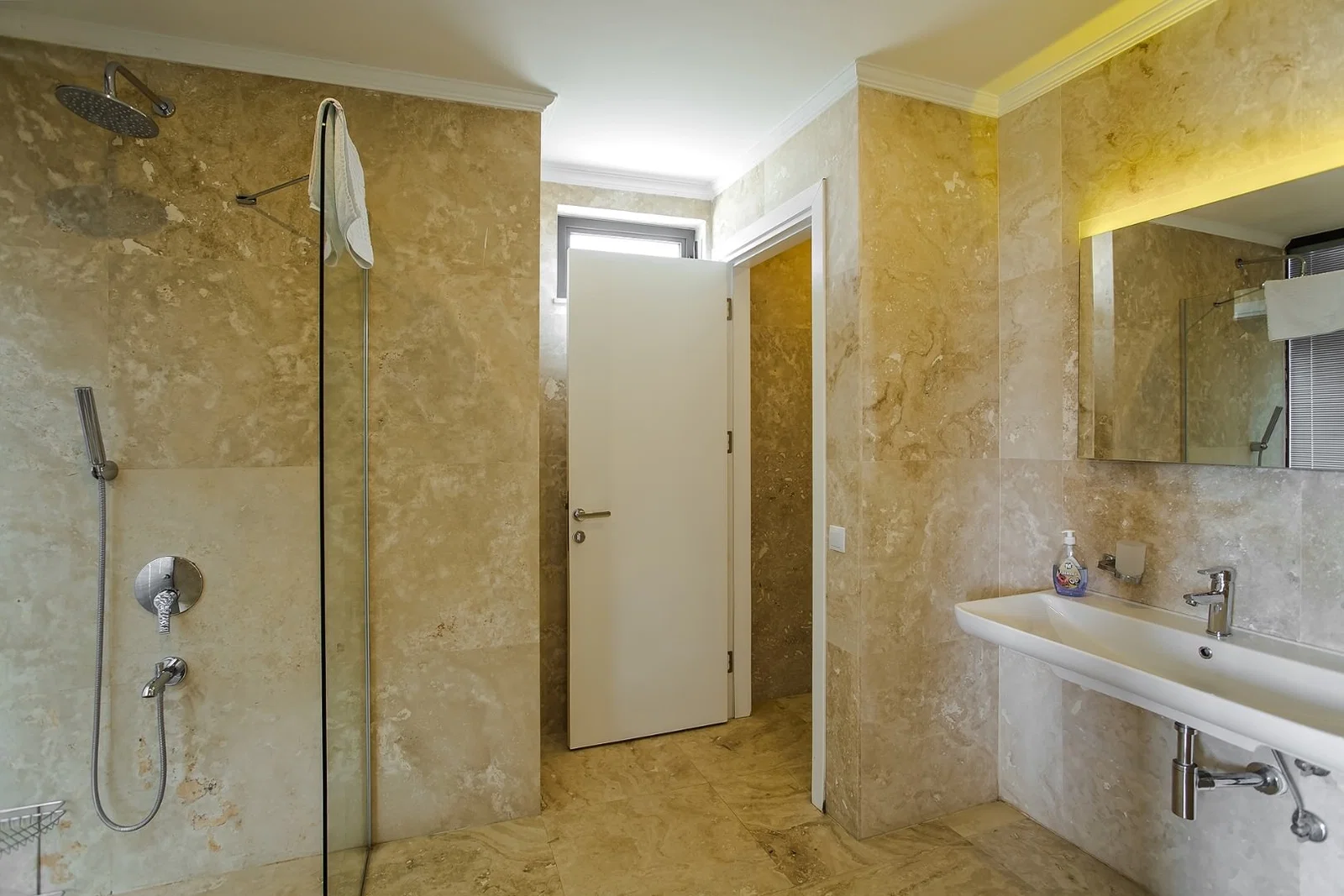 Kalkan’da Deniz Manzaralı, Isıtmalı Havuzlu, 14 Kişilik, Lüks Villa