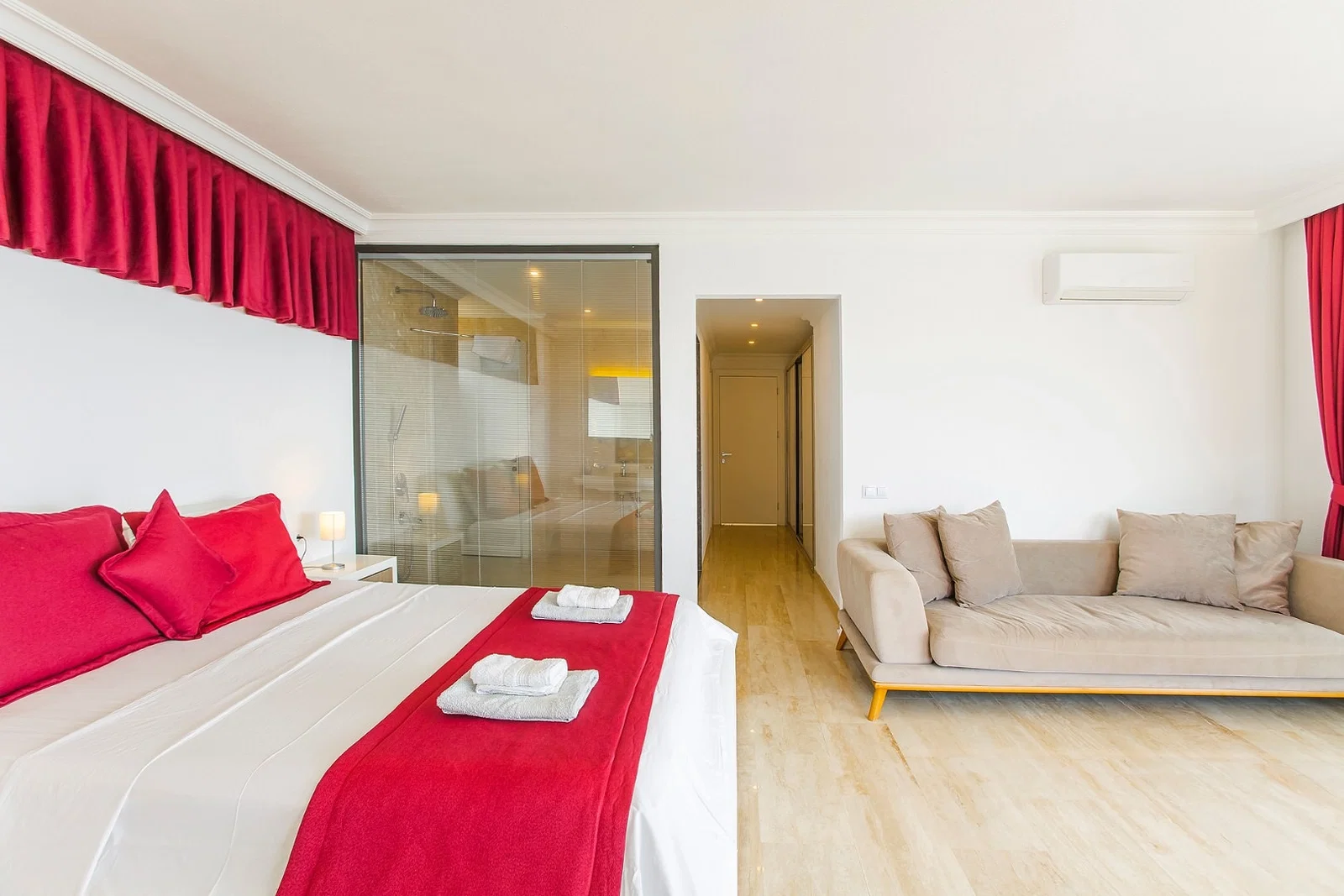 Kalkan’da Deniz Manzaralı, Isıtmalı Havuzlu, 14 Kişilik, Lüks Villa