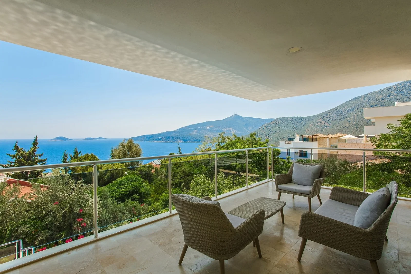 Kalkan’da Deniz Manzaralı, Isıtmalı Havuzlu, 14 Kişilik, Lüks Villa
