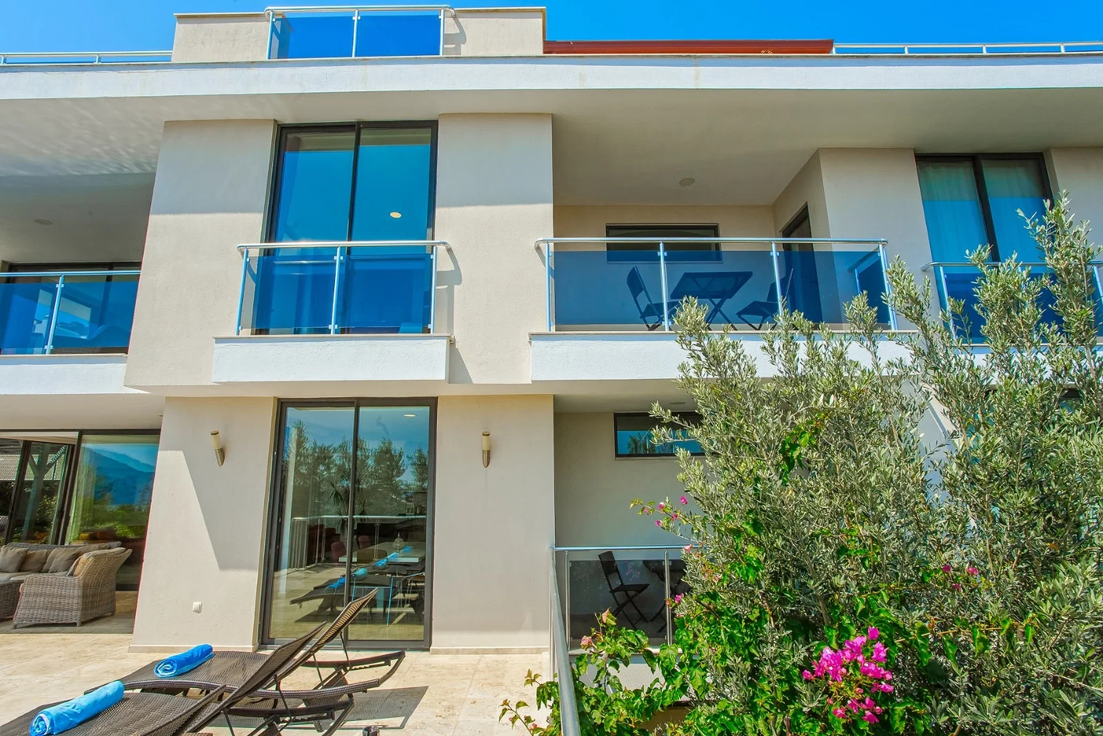 Kalkan’da Deniz Manzaralı, Isıtmalı Havuzlu, 14 Kişilik, Lüks Villa