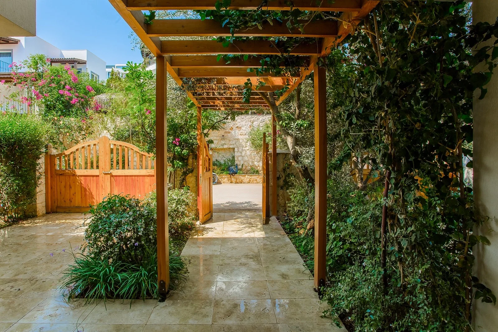 Kalkan’da Deniz Manzaralı, Isıtmalı Havuzlu, 14 Kişilik, Lüks Villa